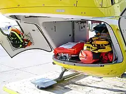 Heck eines RTH mit Krankentrage und Alpinausrüstung