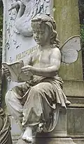 Lesende (singende?) Elfe – Ausschnitt aus dem Schumann-Denkmal