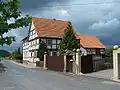 Fachwerkhäuser und historische Hoftore prägen das Ortsbild