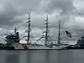 Die Eagle am Liegeplatz des Schwesterschiffes Gorch Fock (II) in Kiel (2019)