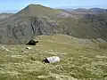 Blick vom Gipfel über den Südostgrat, im Hintergrund der Sgùrr nan Clach Geala