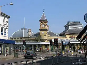 Empfangsgebäude des Bahnhofs