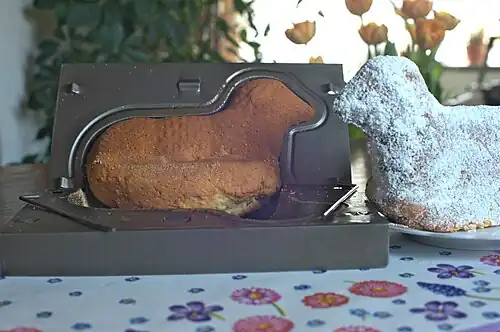 Backform für Osterlamm aus Rührteig