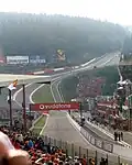 2001 wurde die Ausfahrt der traditionellen Bergab-Boxengasse durch den Innenbereich verlängert, der Außenbereich war nun eine Asphalt-Auslaufzone