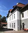 Rathaus-Südseite (2017) mit altem Torbogen