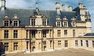 Schloss Écouen vom Innenhof her gesehen
