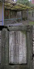 Ehrengrab der Familie Michelet (oben), darin ganz links die Grabplatte von Paul Michelet (unten), im Januar 2008