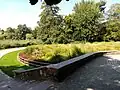 Rundweg um ein Blumenbeet