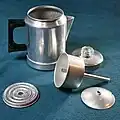 Einfacher Perkolator mit seinem „Innenleben“