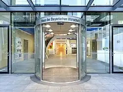Eingangsbereich zum Haus der Bayerischen Wirtschaft