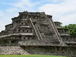 „Nischenpyramide“ von El Tajín (um 700 n.&nbsp;Chr.)
