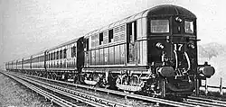 Zug der Metropolitan Railway mit Elektrolokomotive von Metropolitan-Vickers (Aufnahme von 1928)