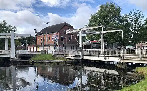 Zwei der ursprünglich drei Klappbrücken in Elisabethfehn Dreibrücken