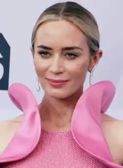 Emily Blunt spielt abermals Evelyn Abbott, Noah Jupe spielt wieder ihren Sohn Marcus