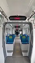Fahrgastraum eines Wagens der Istanbuler Linie T5