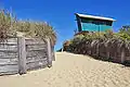 Der Wachturm des SLSC von Lakes Entrance auf dem Surfstrand