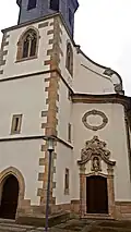 Turm und Seitenschiff