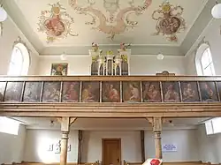 Empore mit Orgel