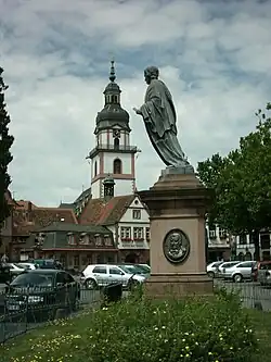 Denkmal des Grafen Franz&nbsp;I. vor dem Schloss