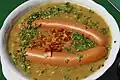 Erbsensuppe mit Würstchen