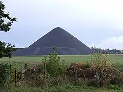 Halde des Thälmannschachtes bei Hübitz von Westen