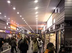 Empfangshalle mit Durchgang zur City