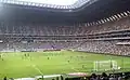 Fußballspiel im gefüllten Stadion (August 2015)
