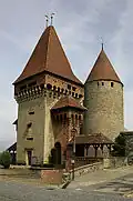 Barbakane mit östlichem Torbau und Donjon
