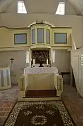 Chorseite mit Altar und Emporenkanzel