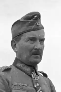 Schwarzweiß-Porträtfoto (Halbprofil) von Schobert