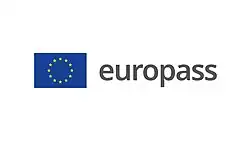 EU-Flagge: blaues Rechteck, darauf kreisförmig angeordnet zwölf kleine gelbe Sterne