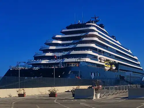 Die Evrima im Hafen von Syrakus