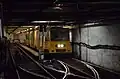 Wendeanlage an der Endstation Vörösmarty tér, um den Gleiswechsel unterzubringen musste auf die sonst üblichen Stützen zwischen den Gleisen verzichtet werden
