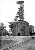 Ansicht des Förderturms der Schachtanlage „Schachtes VI“ um 1914.