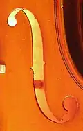 F-Loch eines Streichinstruments
