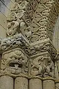 Kapitelle linkes Scheinportal, links