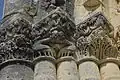 Hauptportal, Kapitelle links außen