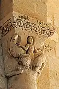 Pfarrkirche Saint-Sornin, Kapitell. Mensch mit 2 Löwen