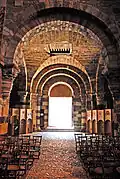SO-Seitenschiff, Hauptportal im Narthex