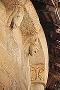 Kapellentraufe, 2 Kragstein, Köpfe