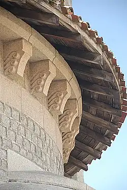 Hobelspankragsteine an der Grabeskapelle der Stiftskirche St-Léonard-de-Noblat