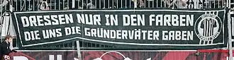 Protesttransparent der Initiative Schwarz-Weiß
