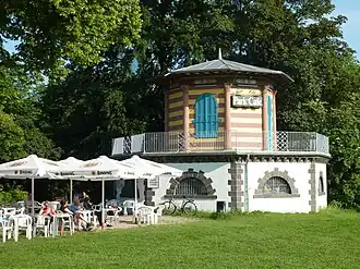 Der ehedem Bockenheimer Schönhof-Pavillon, umgezogen in den Grüneburgpark (2010)