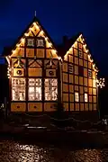 Tabakfabrik beleuchtet beim Weihnachtsmarkt