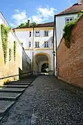 Westliches Domtor von der Auffahrt aus gesehen.