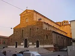 Duomo di San Pietro im Zentrum