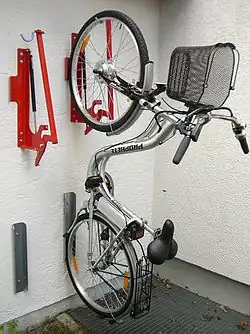 mit Hebehilfe