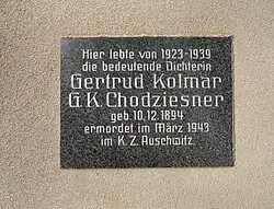 Am ehem. Wohnhaus befindet sich eine Gedenktafel. Foto Januar 2025