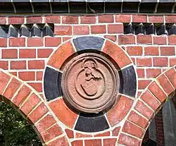 Wappen am Familiengrab in Lassahn