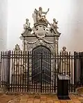 Eingang der Gruft im nördlichen Querhaus